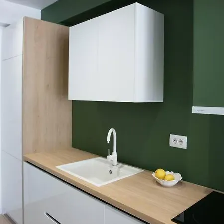 Elegant Living In The Heart Of Apartamento Tirana