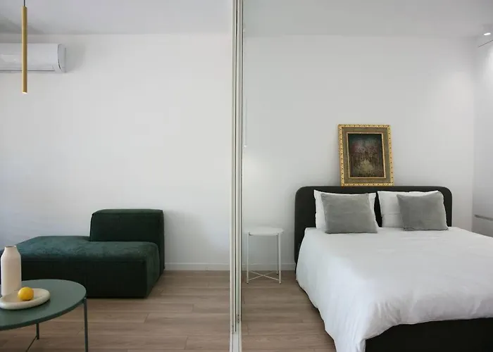 Apartment Elegant Living In The Heart Of