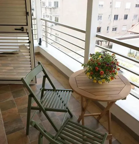 Apartment Elegant Living In The Heart Of *