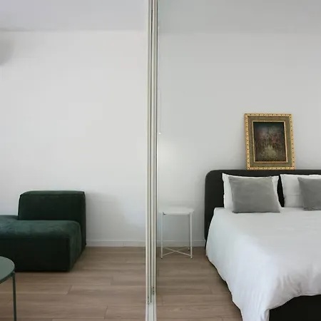 شقة Elegant Living In The Heart Of