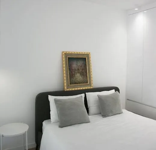 Elegant Living In The Heart Of Apartman *